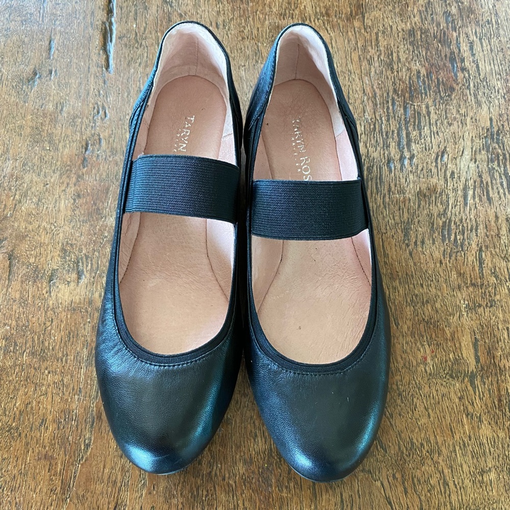 Taryn Rose black low wedge heel pump sz 7.5